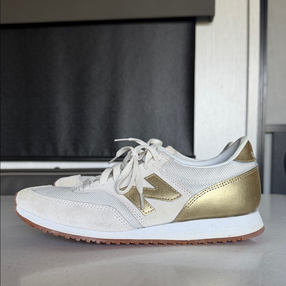 New Balance Women's Beige and White Sneakers Women’s size 8 - Picture 5 of 8